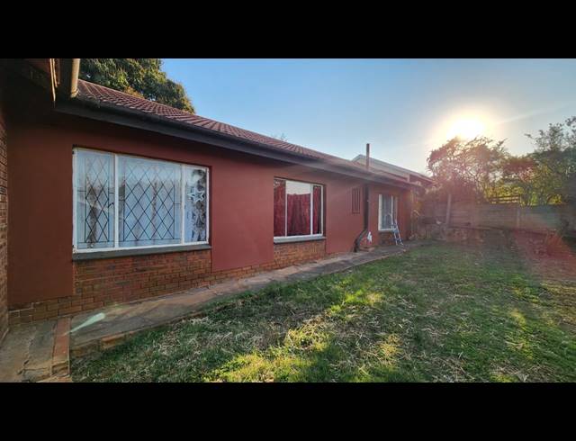 4 BEDROOM FREESTANDING FOR SALE IN ALLANDALE